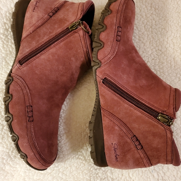 Skechers Women's relaxed fit size 11 suade ankle boots. Burgandy. Side zipper - Picture 7 of 10